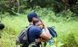 刘烨儿子上法国新闻联播，14岁诺一真的长大了，一圈胡子抢镜