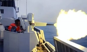 中国海军的“大毒蛇”：H/PJ17型30毫米口径单管舰炮，专打海盗船