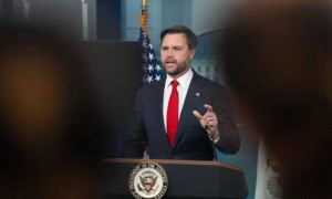 原创 
            “东方人在BBC吵架吵赢了！” 伦敦演播室，英国主持人被高志凯一句话噎住