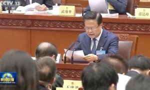 郑栅洁作报告：2026年春节放假9天并减少调休，回应了社会期待