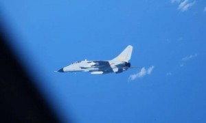 退役前发挥余热？日本：侦察机遭歼轰-7A“爆击机”贴身30米拦截