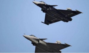 40架战机已摔3架！光辉战机原形毕露，莫迪认命了，只有阵风能救印度？