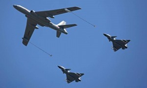 轰6K编队前出西太，2架外机逼近亮导弹