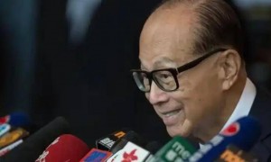 香港导演王晶，对李嘉诚家族的评价，引起了网友的热议和讨论