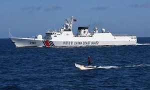 黄岩岛爆发激烈对峙，中方不再手下留情，十多艘菲船被“一锅端”