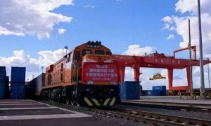 波兰突然封锁边境，中欧班列陷停摆，中国一招反制打通北极新航道