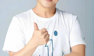 李连杰回应出演吴京武侠片原因：做好绿叶，帮年轻人完成梦想