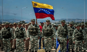 和美军战至最后一刻，32名古巴保镖遗骸归国，数千民众迎接