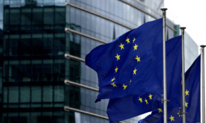 欧洲遭奇耻大辱！泽连斯基语出惊人，特朗普在空军一号上喊话中国