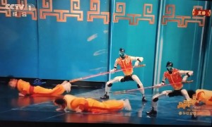 原创 
            机器人全面“入侵”央视春晚，成最忙的特别风景，网友心情矛盾：自豪又担忧