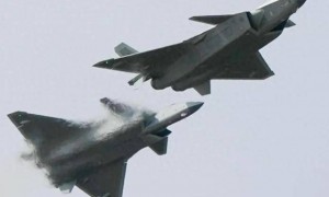 澳军舰过航台海，解放军直-10火速升空，台军竟也跟进“驱离”？