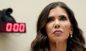 英媒：美防长可能成为袭击伊朗的“替罪羊”