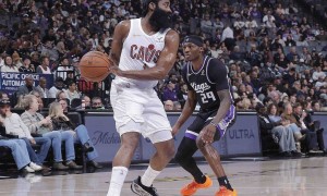 哈登首秀下半场7中6+2关键三分 读秒时刻4分+1防守篮板