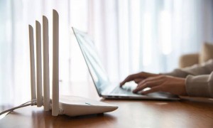 路由器到底怎么摆，网速才更快？很多人都摆错了……