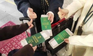 7名中东游客在中国疯狂购物500斤：装满40多个行李箱