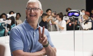下一任苹果 CEO，可能是这位 iPhone 的掌舵人