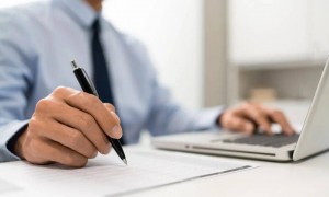 工程师拒绝调岗至流水线操作工，仍在原岗打卡被辞退，法院判了