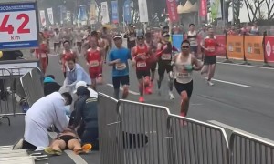 重庆马拉松疑有参赛者去世引发关注，资深跑者：“破三”后倒地不常见