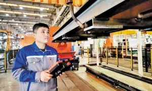 生产线上的“跨界”工匠