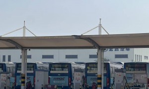 5.5亿元索赔“砍”至6400万元，实地探访东莞大面积停运纯电公交：生产企业已停产两年，司机称显示能跑近400公里实际只跑160公里