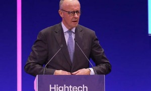 谷歌前CEO：欧洲不投钱，就只能用中国的AI模型喽