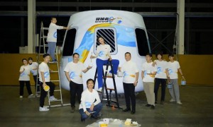 300万元“太空船票”牵出学历风波，太空旅游公司90后美女创始人回应