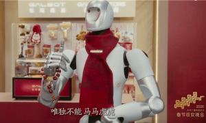 热搜榜一！机器人全面入侵春晚 网友：这才一年进步就这么大