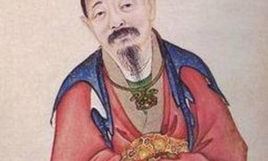 汉朝，一个40多岁的监狱长巡视牢房，相中了两个体态丰盈，乳房足够大的年轻女囚。连夜让她们住进了干净的牢房，铺好床，转身就送来一个婴儿，“好好照顾他！”这惊心动魄的一幕发生在公元前91年，这位名叫丙吉的监狱长，时年四十有余，官职是廷尉监，掌管着那一亩三分地的郡邸狱。彼时狱中关押的并非寻常…