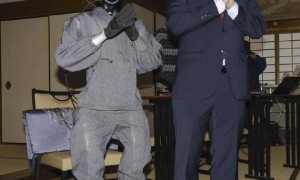 日本一大学将宇树机器人改造成“僧侣”，内置ChatGPT，能做出双手合十、鞠躬等动作