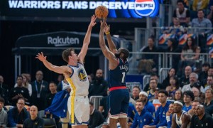 库里低配产出拿捏老头局 哈登下半场隐身顽疾又犯了?